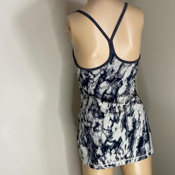 Lululemon - Picture 2 of 5